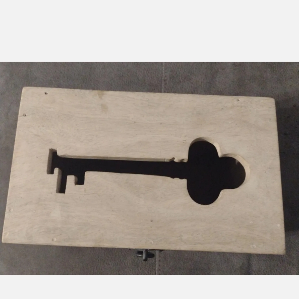 Keyhole decorative Box - Picture 2 of 3